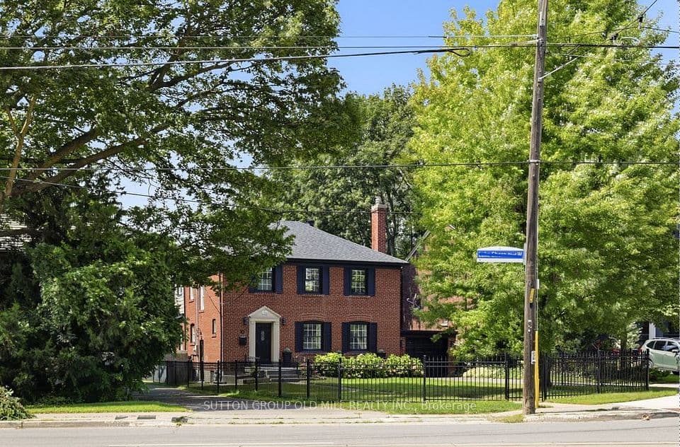 10 Queens Avenue, Toronto, ON M8V 2N1 – main photo
