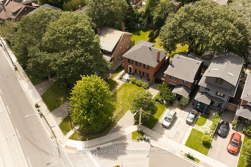 10 Queens Avenue, Toronto, ON M8V 2N1 – photo 2