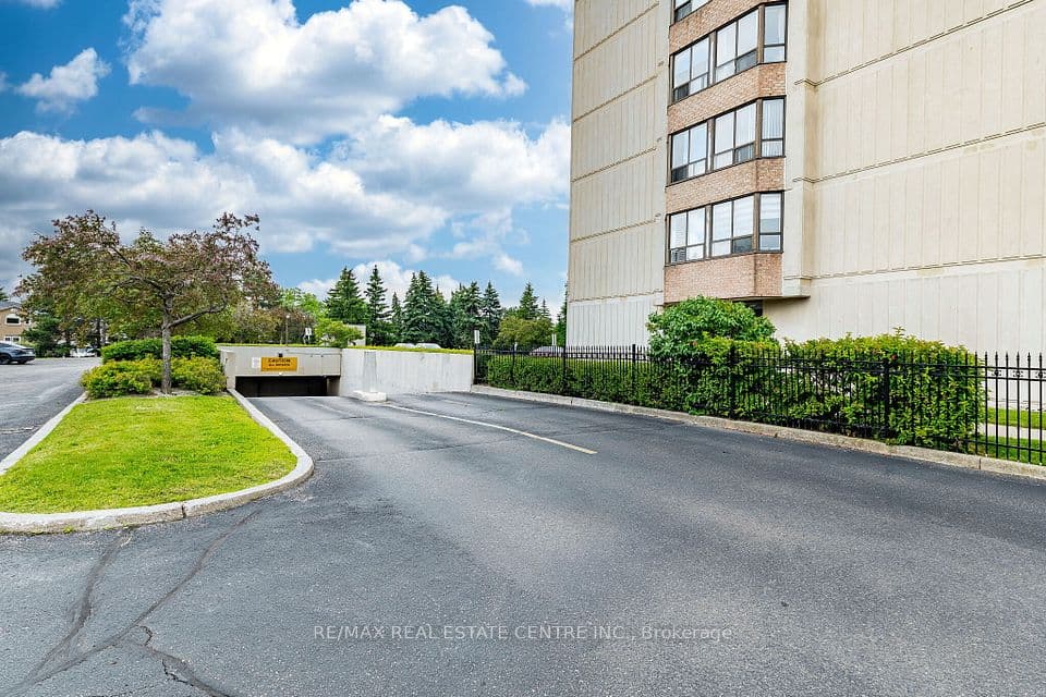 10 Malta Avenue 210, Brampton, ON L6Y 4G6 – photo 2