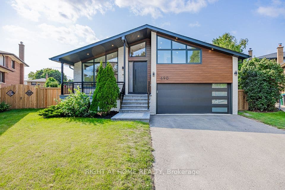 690 Hillman Crescent, Mississauga, ON L4Y 2H9 – main photo