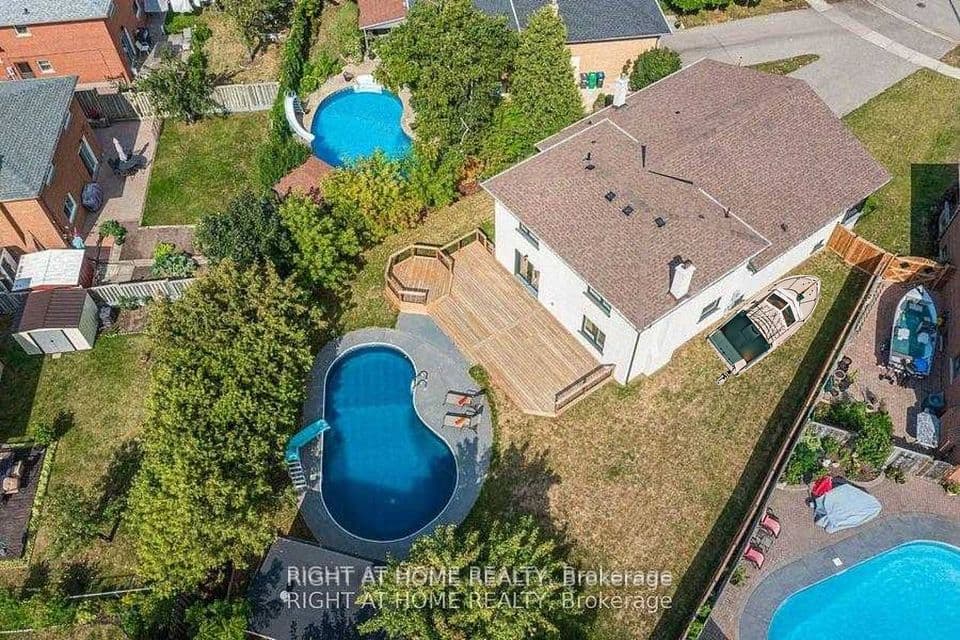 690 Hillman Crescent, Mississauga, ON L4Y 2H9 – photo 3