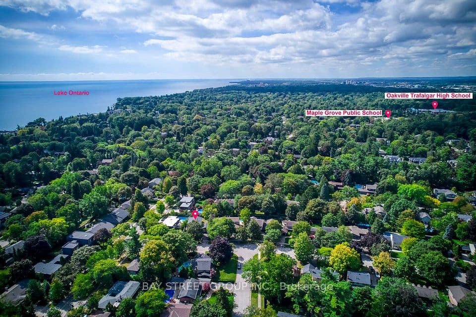216 Beechfield Road, Oakville, ON L6J 5H7 – main photo