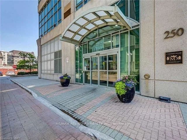 250 Manitoba Street 621, Toronto, ON M8Y 4G8 – photo 2
