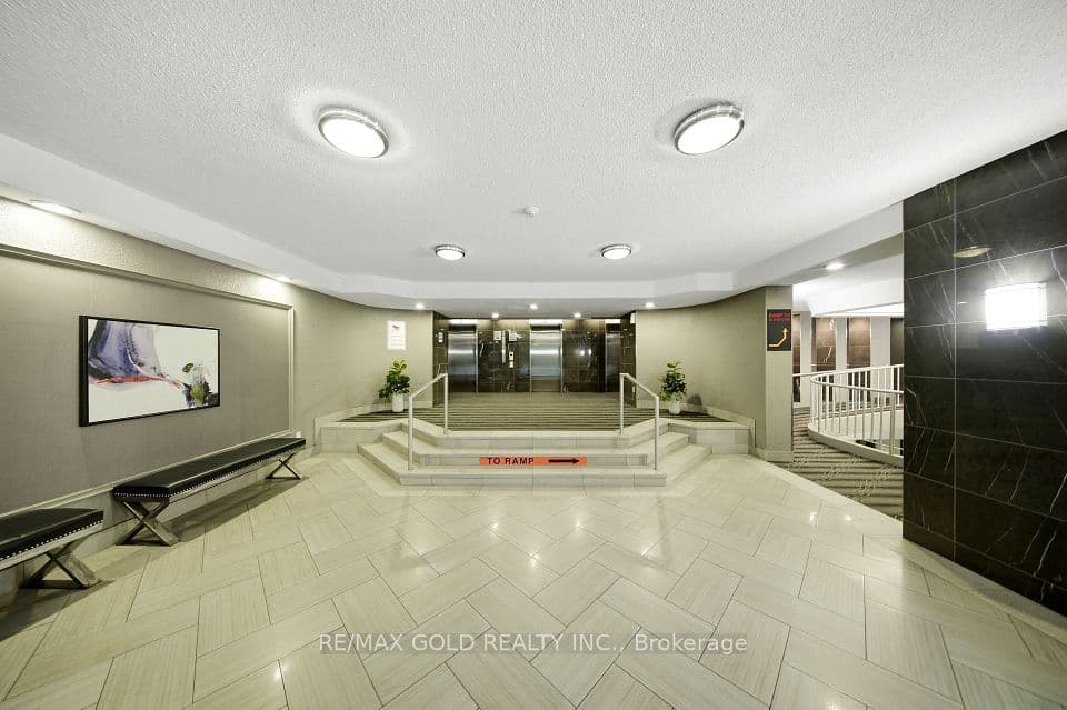 8 Lisa Street 2701, Brampton, ON L6T 4S6 – photo 3