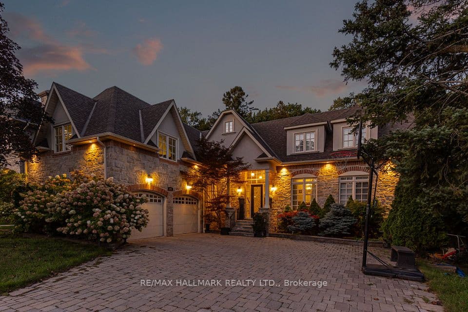 111 Woodhaven Park Drive, Oakville, ON L6L 4K4 – main photo