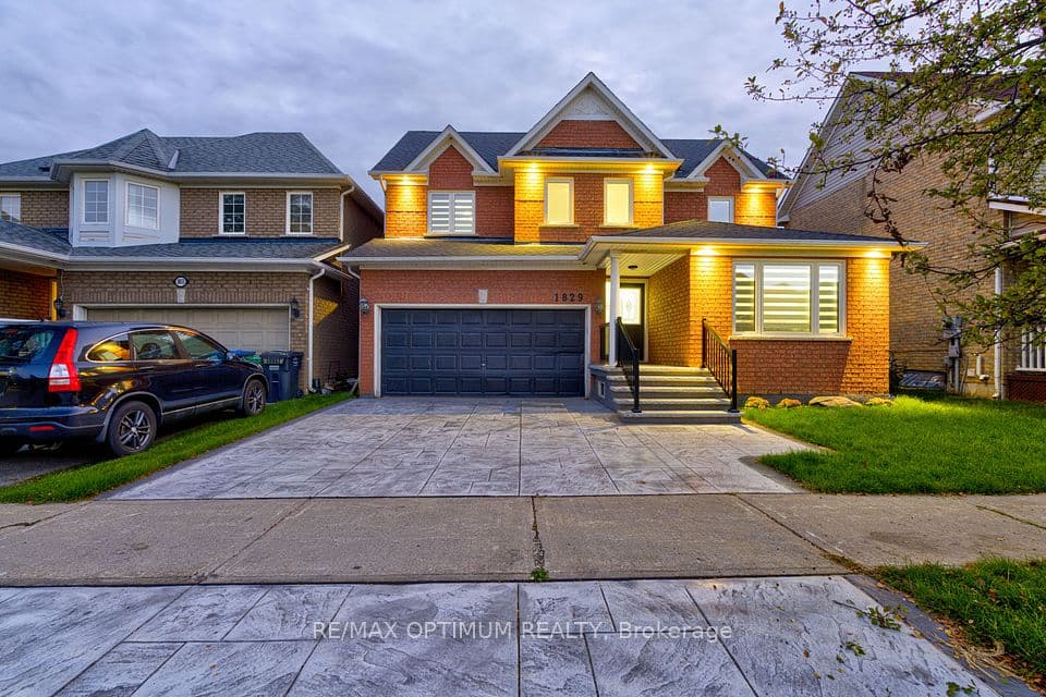 1829 Samuelson Circle, Mississauga, ON L5N 7Z2 – photo 3