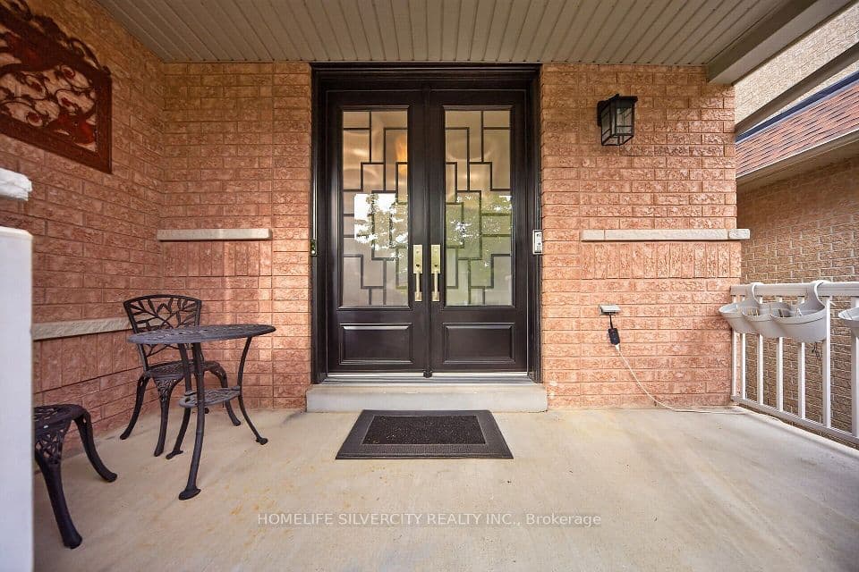 61 Fieldview Drive, Brampton, ON L6P 2Y2 – photo 3