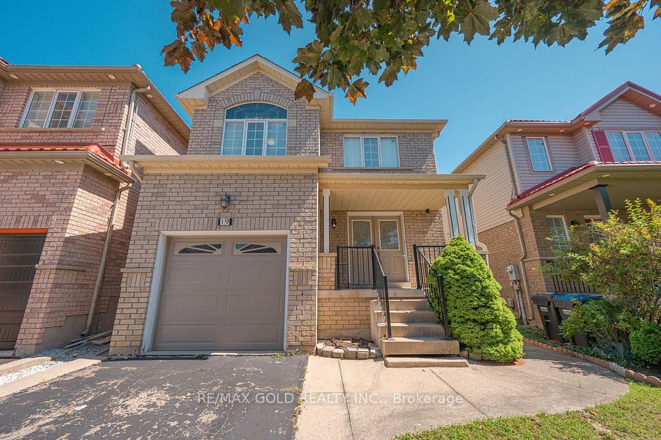 19 Florence Drive, Brampton, ON L7A 2M4 – main photo