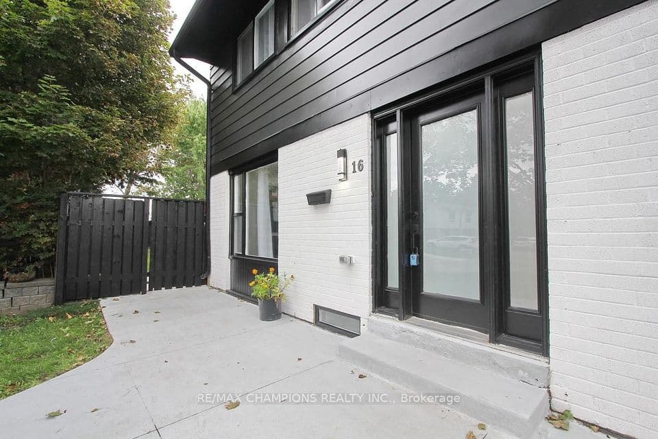 16 Glencairn Square, Brampton, ON L6S 2H7 – photo 3