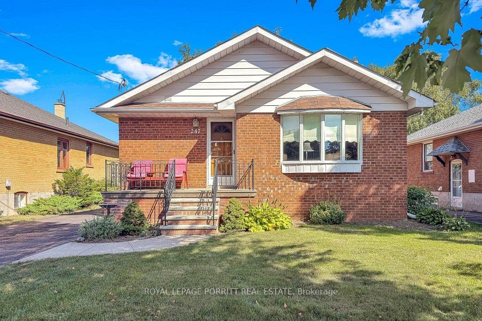 247 Hallmark Avenue, Toronto, ON M8W 4L3 – main photo