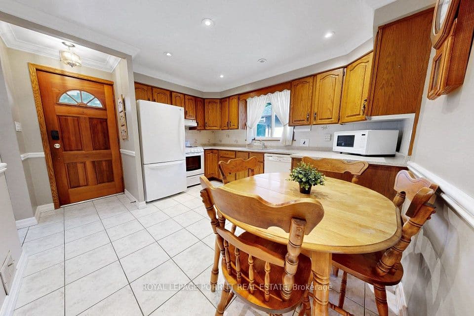 247 Hallmark Avenue, Toronto, ON M8W 4L3 – photo 2