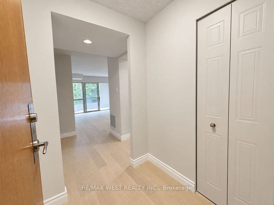 3 Hickory Tree Road 305N, Toronto, ON M9N 3W5 – photo 2