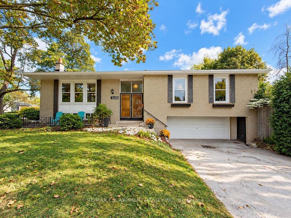 2490 Yarmouth Crescent, Oakville, ON L6L 2M8 – main photo