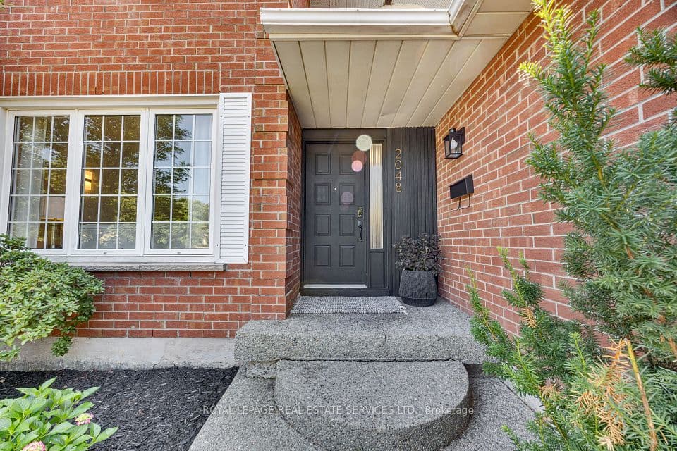 2048 Sixth Line, Oakville, ON L6H 3N2 – main photo