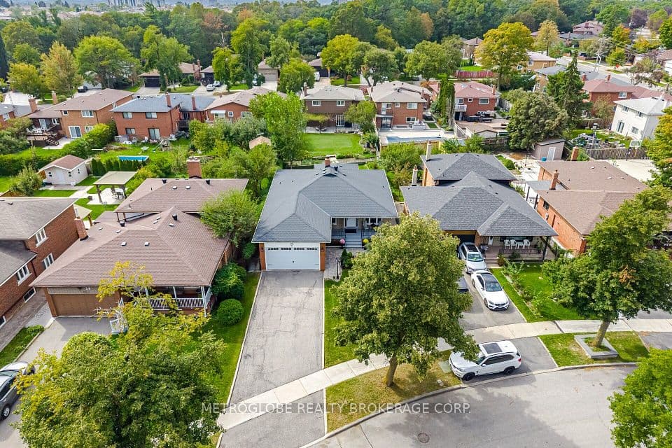 28 Eldorado Court, Toronto, ON M3J 1X1 – photo 3