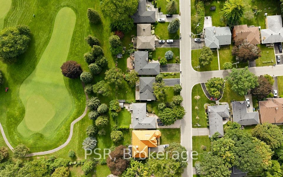 1475 Larchview Trail, Mississauga, ON L5E 3C2 – photo 2