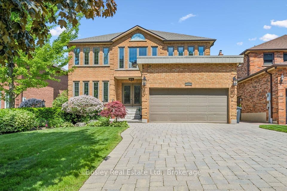 1217 Sugar Maple Court, Mississauga, ON L4W 4P6 – photo 2