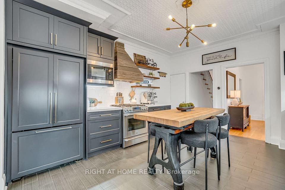 118 Lansdowne Avenue, Toronto, ON M6K 2V9 – photo 3