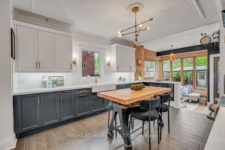 118 Lansdowne Avenue, Toronto, ON M6K 2V9 – photo 2