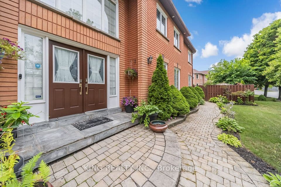 1427 Grossi Street, Mississauga, ON L5V 1T9 – photo 3