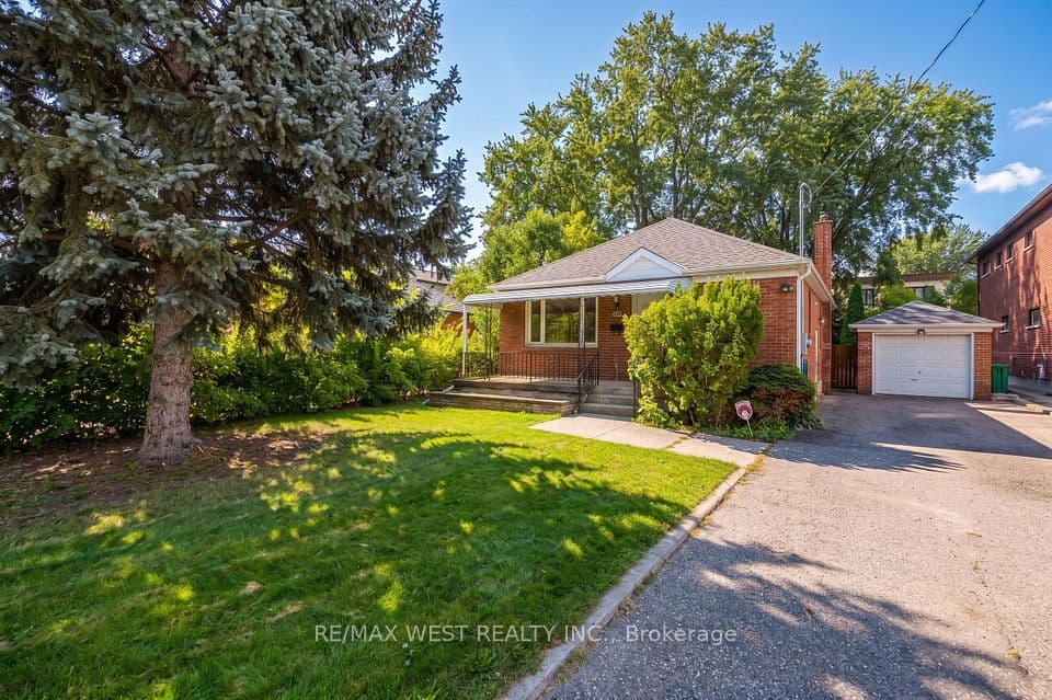 32 Pine Avenue N, Mississauga, ON L5H 2P8 – main photo