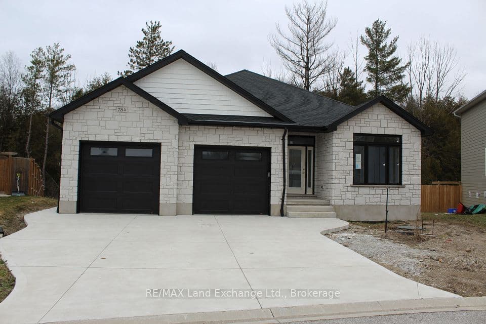 784 CAMPBELL Avenue, Kincardine, ON N2Z 1W1 – main photo