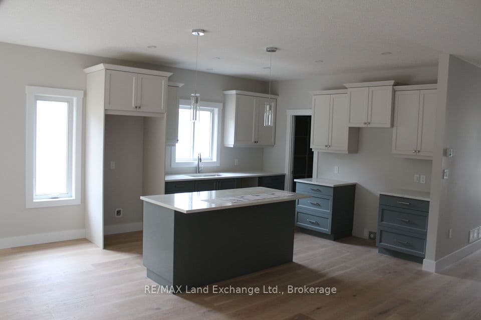 784 CAMPBELL Avenue, Kincardine, ON N2Z 1W1 – photo 2