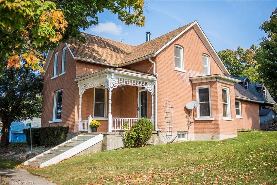 8 ELIZABETH Drive, South Bruce Peninsula, ON N0H 1A0 – main photo