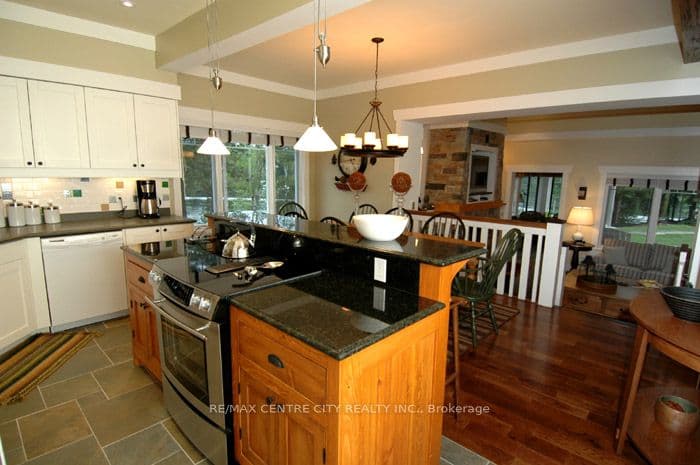 1020 Birch Glen Road Villa16, Lake of Bays, ON P0B 1A0 – main photo
