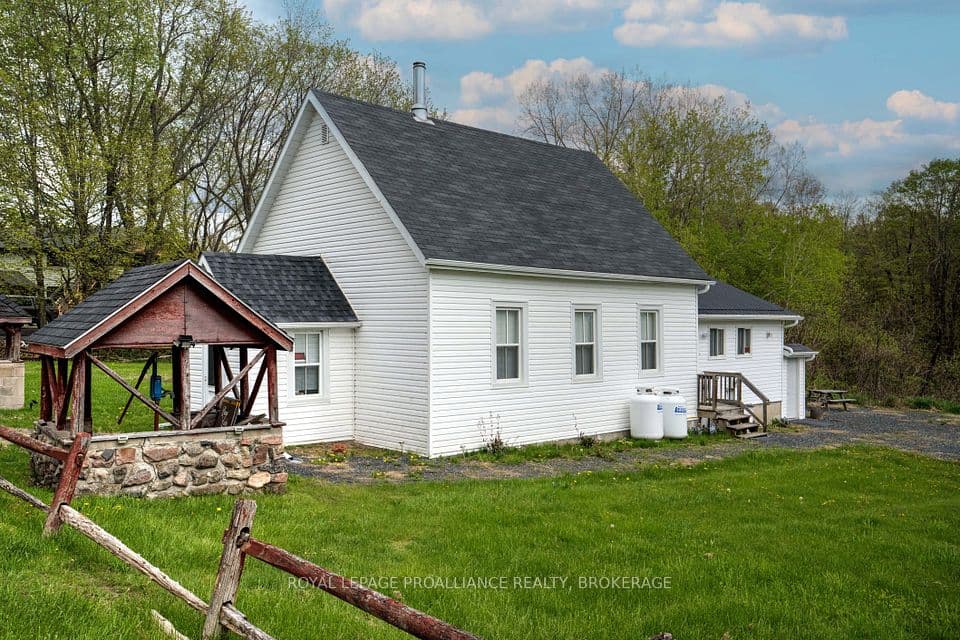 1867 Crow Lake Road, Frontenac, ON K0H 2B0 – main photo