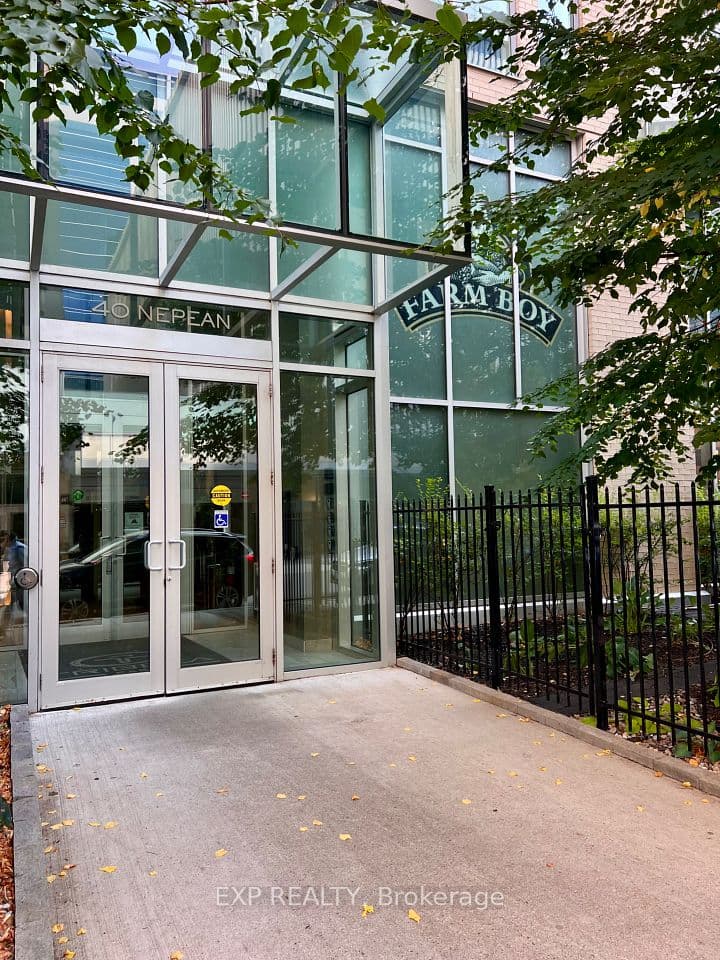40 NEPEAN Street 2001, Ottawa Centre, ON K2P 0X5 – photo 2