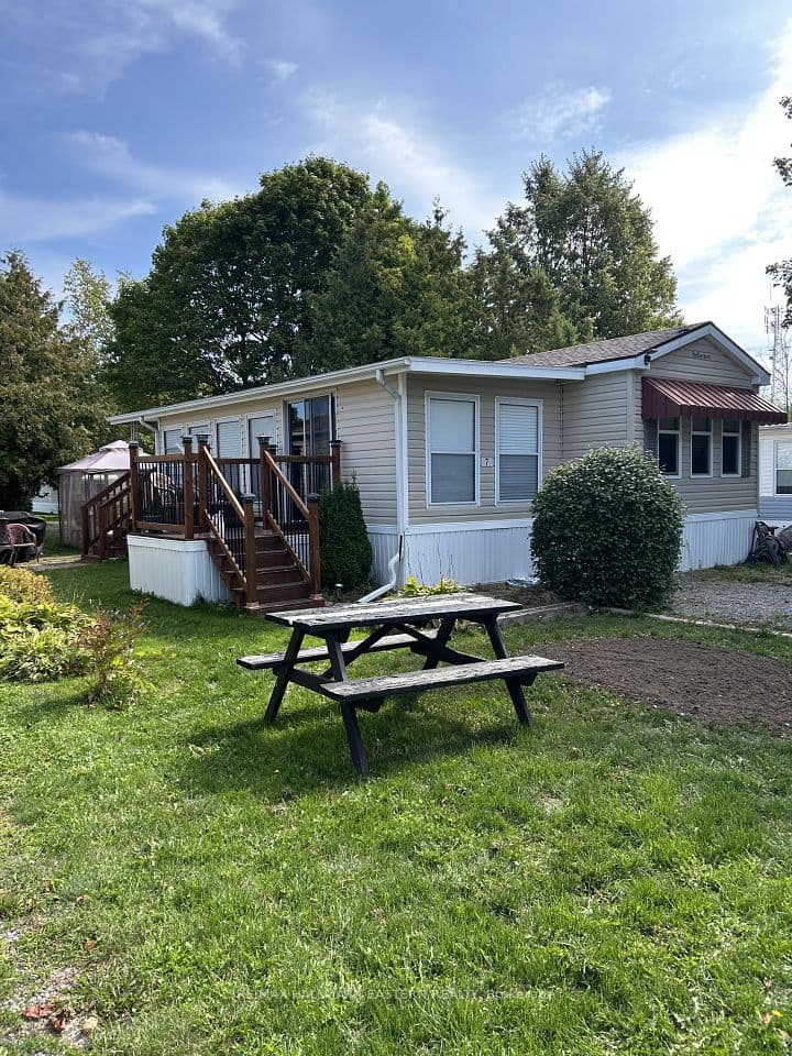 7 Hilltop Drive, Otonabee-South Monaghan, ON K0L 2G0 – main photo