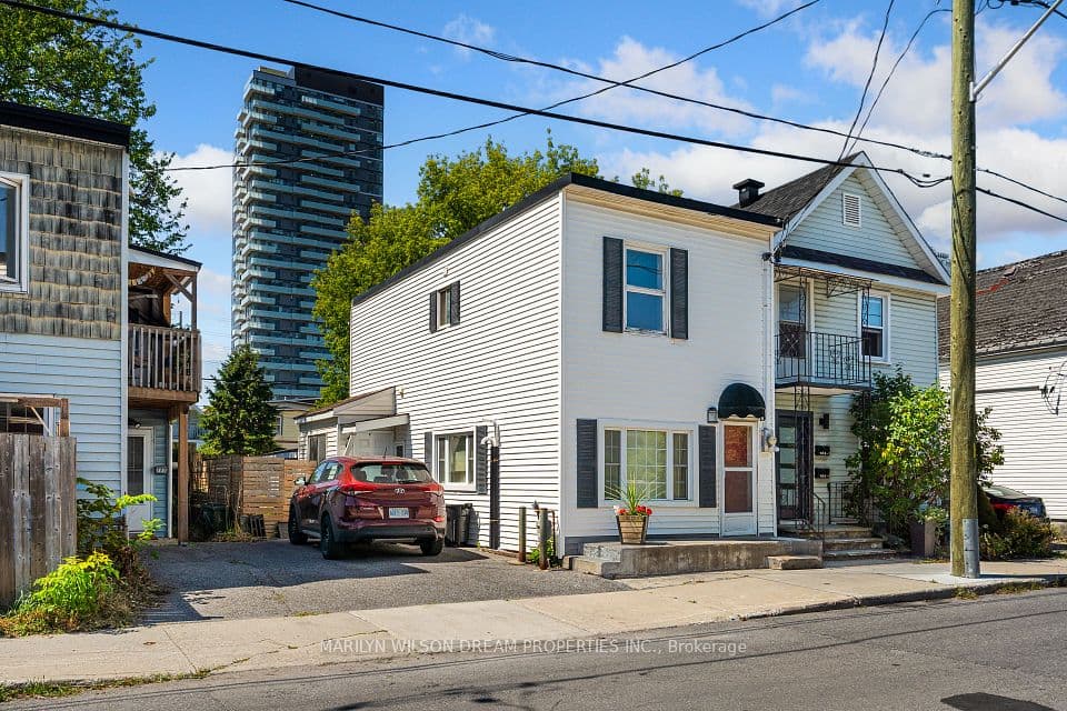 104 Carruthers Avenue, West Centre Town, ON K1Y 1N5 – main photo