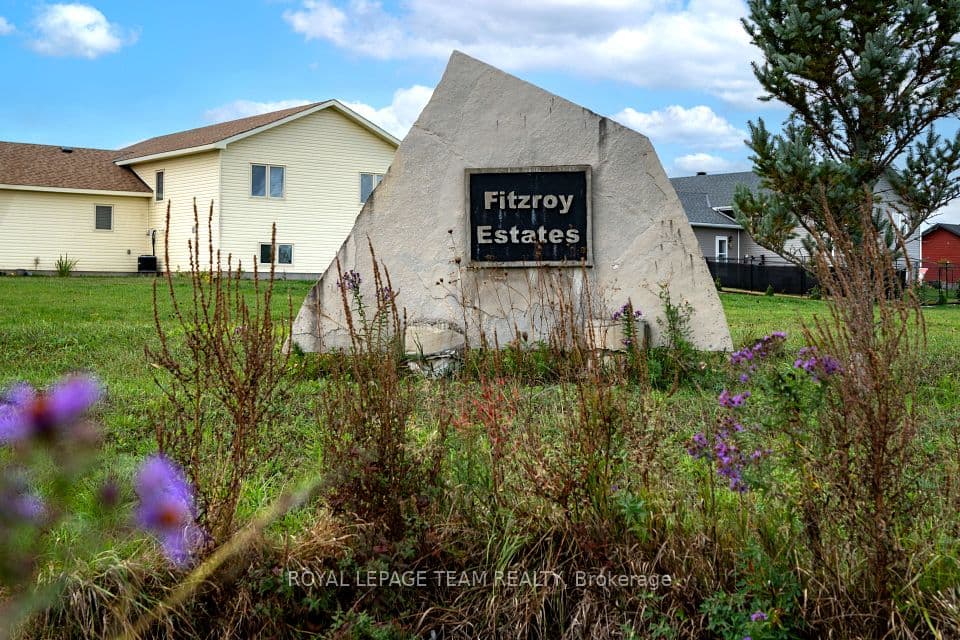 77 Learmonth Avenue, Carp - Dunrobin - Huntley - Fitzroy and Area, ON K0A 1X0 – main photo