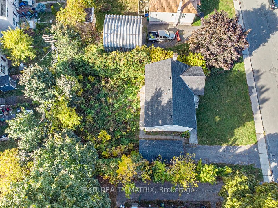 436 Blake Boulevard, Vanier and Kingsview Park, ON K1K 1B1 – main photo