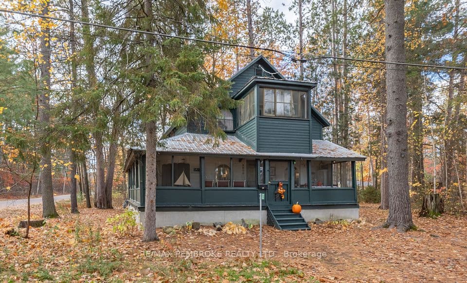 127 Alexandra Street, Petawawa, ON K8H 2R2 – photo 2
