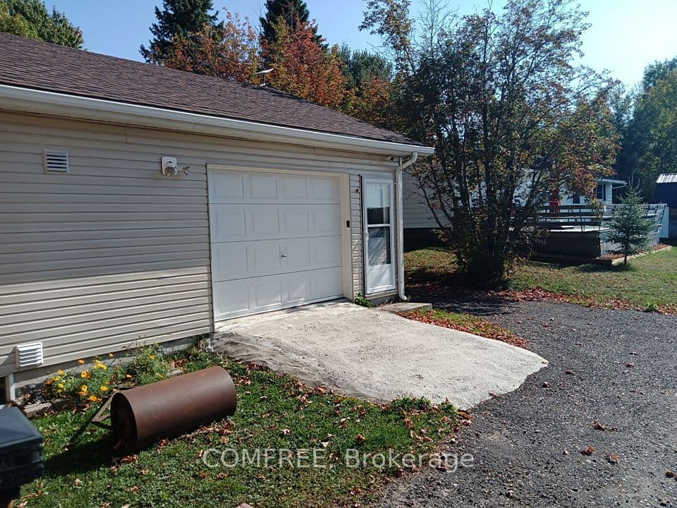 76 Lake Street, South Algonquin, ON K0J 2M0 – photo 3