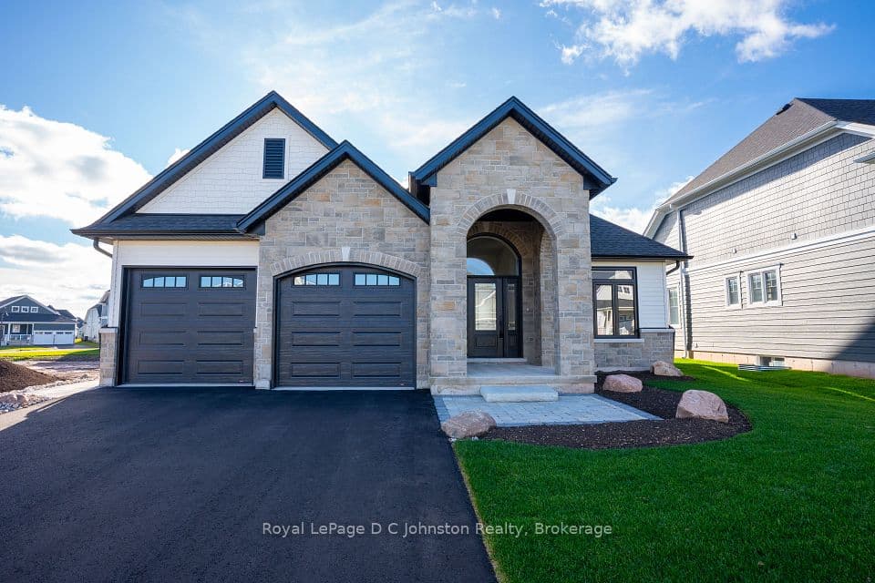 546 ALGONQUIN Trail, Georgian Bluffs, ON N0H 1S0 – main photo
