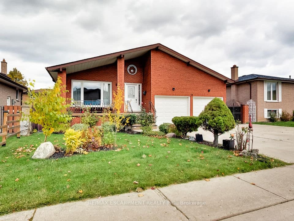 18 Pavarotti Court, Hamilton, ON L8G 4P8 – main photo