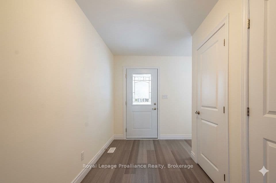 121 Farrington Crescent, Prince Edward County, ON K0K 2T0 – photo 3