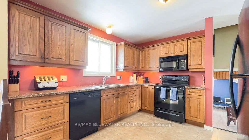 40204 Huron Street E, South Huron, ON N0M 1S5 – photo 2