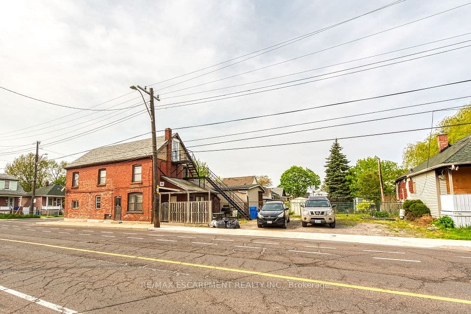 1367 Cannon Street E, Hamilton, ON L8H 1W2 – photo 3