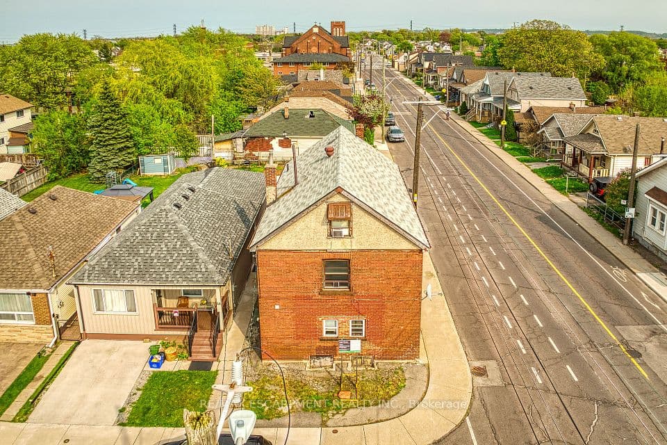 1367 Cannon Street E, Hamilton, ON L8H 1W2 – main photo