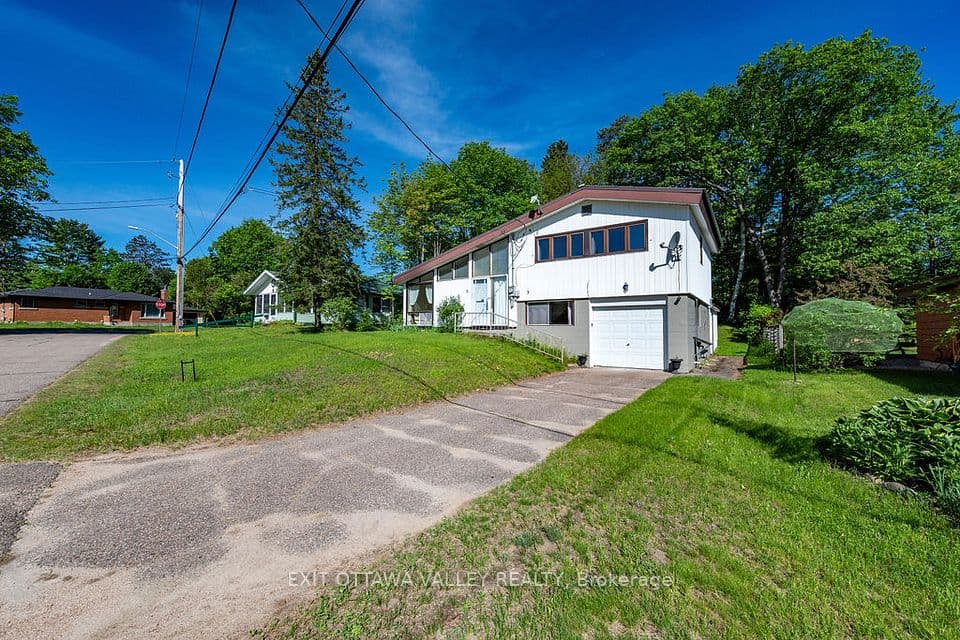 3 Newton Crescent, Deep River, ON K0J 1P0 – main photo