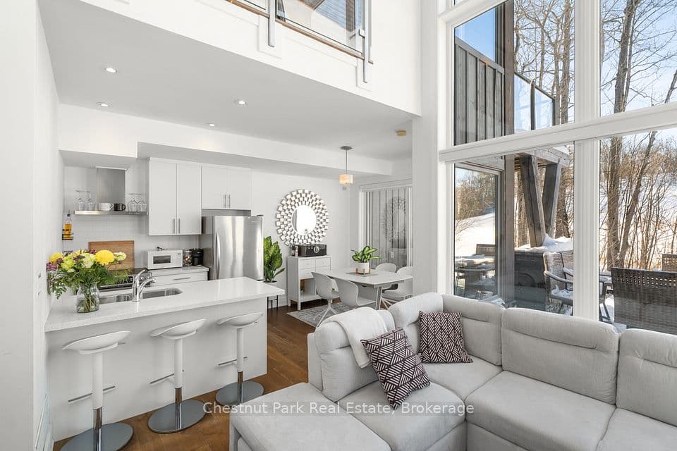 10 Carrick Trail, Gravenhurst, ON P1P 0A6 – main photo