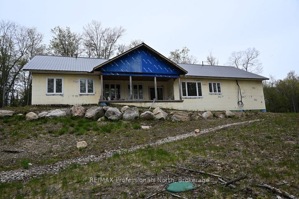 121 Loon Lake Road, Magnetawan, ON P0A 1Z0 – main photo