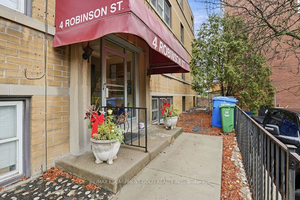 4 Robinson Street 9, Hamilton, ON L8P 1Y5 – photo 2