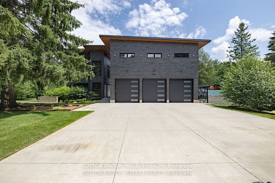 9385 ELVIAGE Drive, London South, ON N6K 4R8 – photo 2
