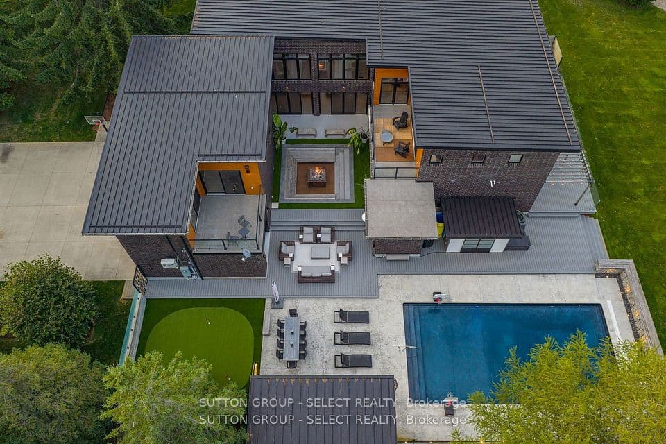 9385 ELVIAGE Drive, London South, ON N6K 4R8 – main photo