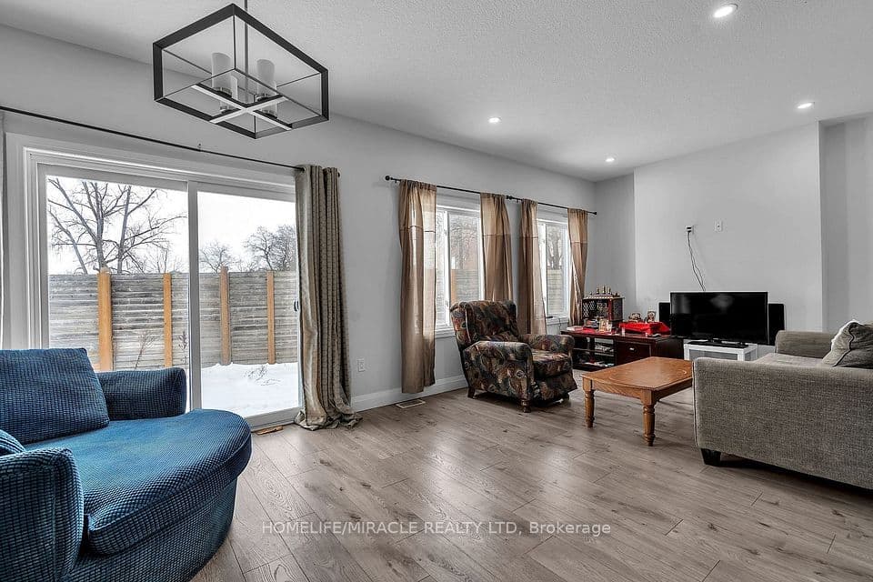 121 Marconi Court, London East, ON N5V 0C9 – photo 3